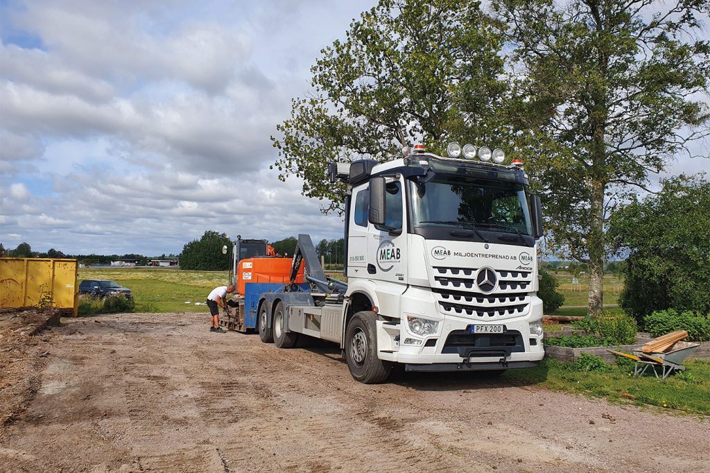 Vi transporterar gods och maskiner med lastbil i Uppsala, Stockholm & Västerås