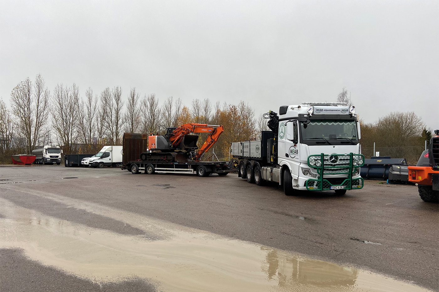 Transport av maskiner med lastbil och utbildade chaufförer